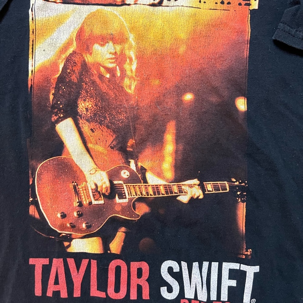 Taylor Swift’s 2013 The Red Tour Black T-Shirt Size Small - Picture 2 of 5